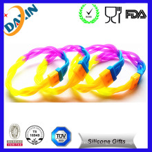 Wholesale China Custom Cheap Carved Weaving Silicone Bracelet